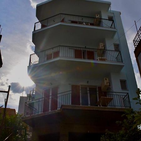 Bob'S Apartments Толон Екстериор снимка
