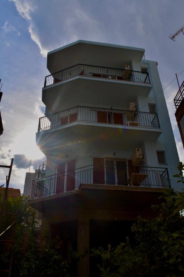 Bob'S Apartments Толон Екстериор снимка