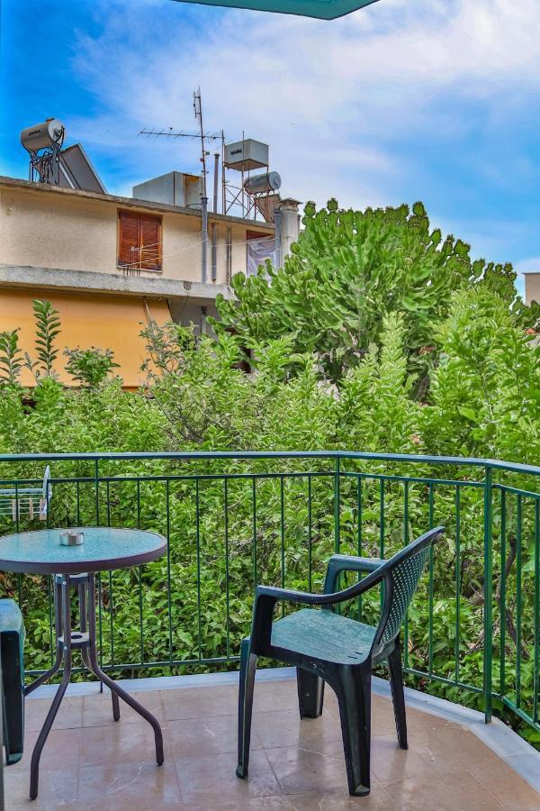 Bob'S Apartments Толон Екстериор снимка