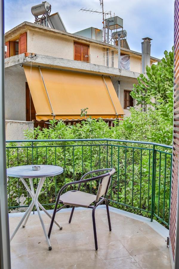 Bob'S Apartments Толон Екстериор снимка